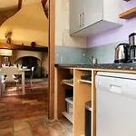 Mas De La Rivoire Bed & Breakfast 4*