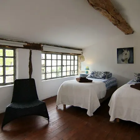Mas De La Rivoire Bed & Breakfast 4*